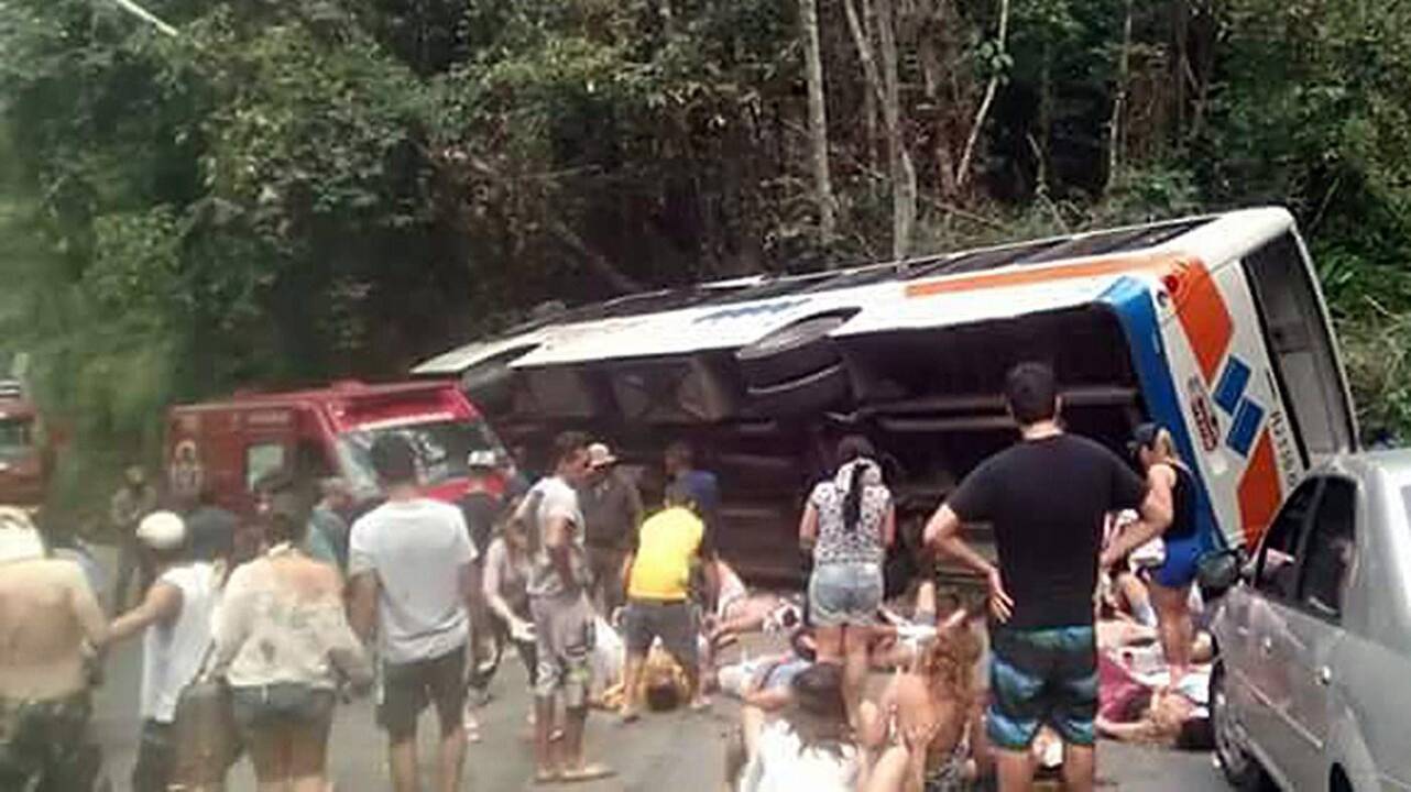 Brazilijos kurorte per autobuso avariją žuvo 15 žmonių, 40 sužeista