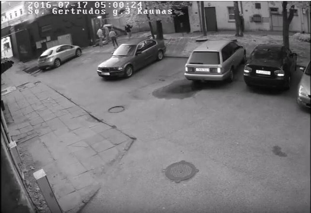 Kameros Kaune atskleidė chuliganų žiaurumą 