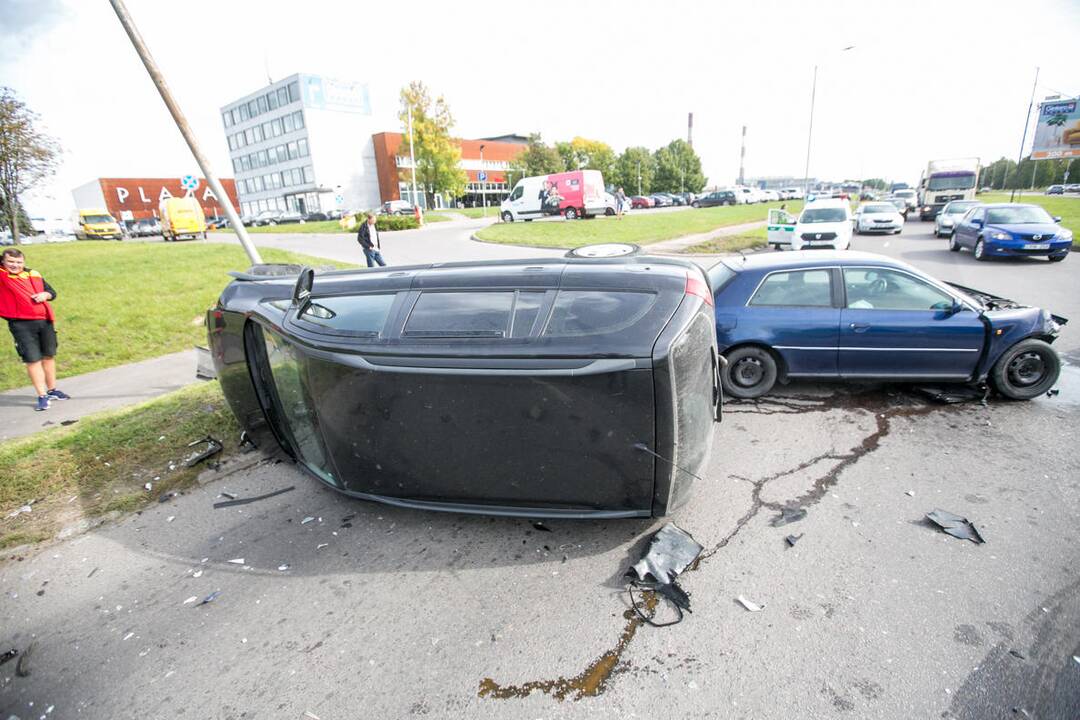 Dviejų automobilių avarija Taikos prospekte