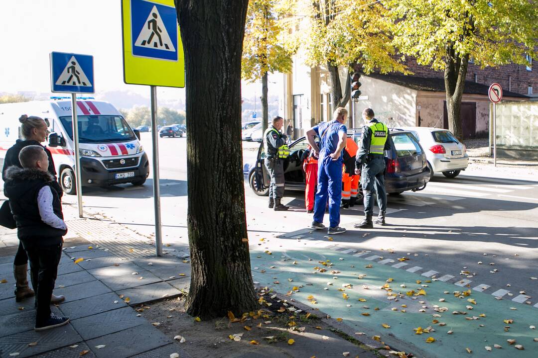 Kauno centre neblaivaus vairuotojo partrenkta pėsčioji