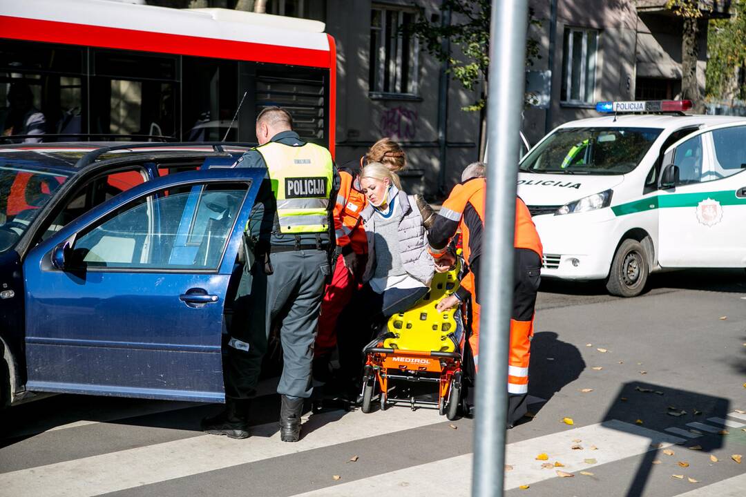 Kauno centre neblaivaus vairuotojo partrenkta pėsčioji