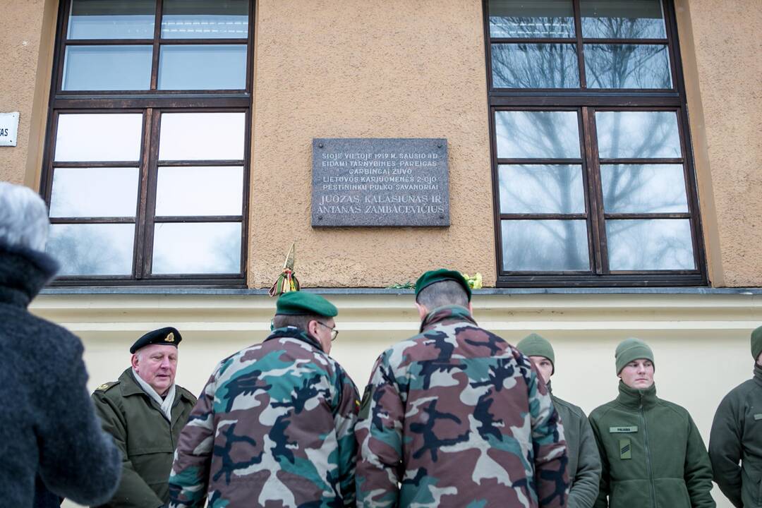 Pagerbti mažai žinomi pirmieji žuvę savanoriai