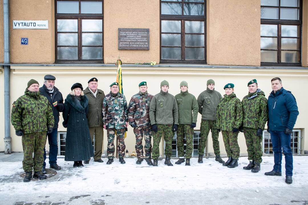 Pagerbti mažai žinomi pirmieji žuvę savanoriai