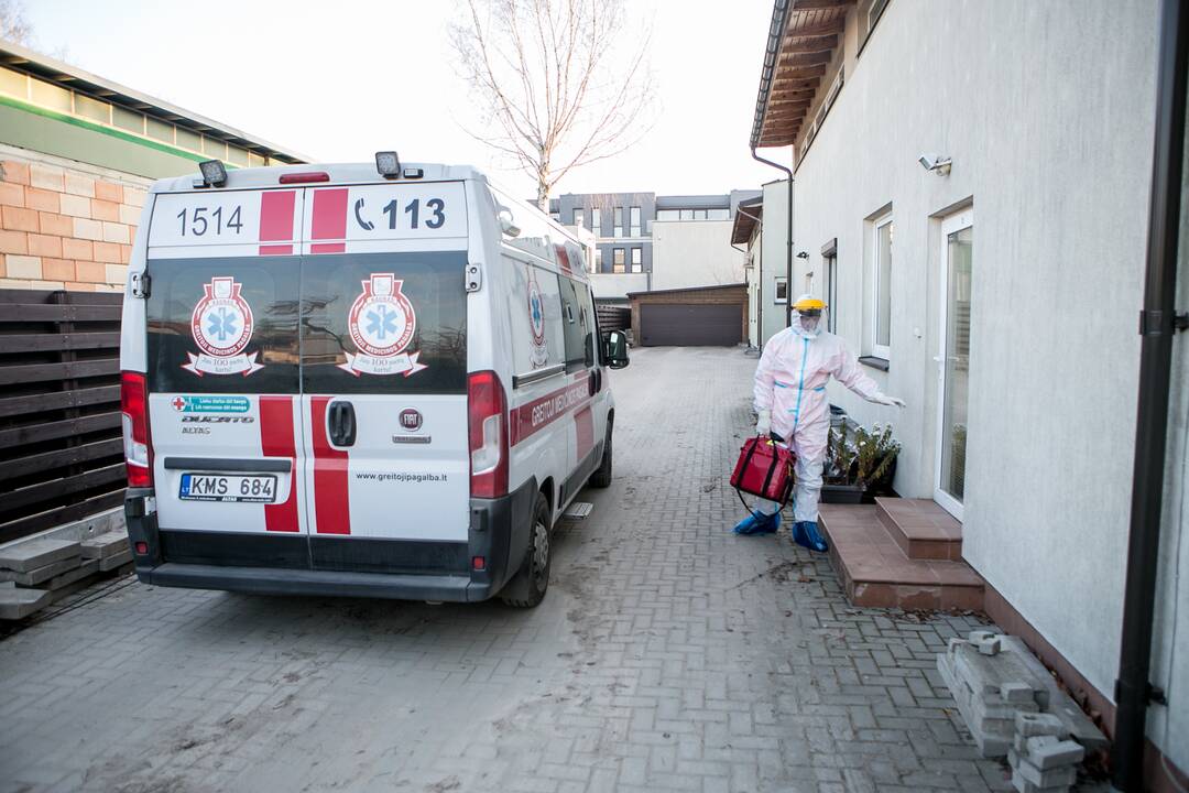 Priešakinėse linijose: su greitąja – pas COVID-19 pacientus
