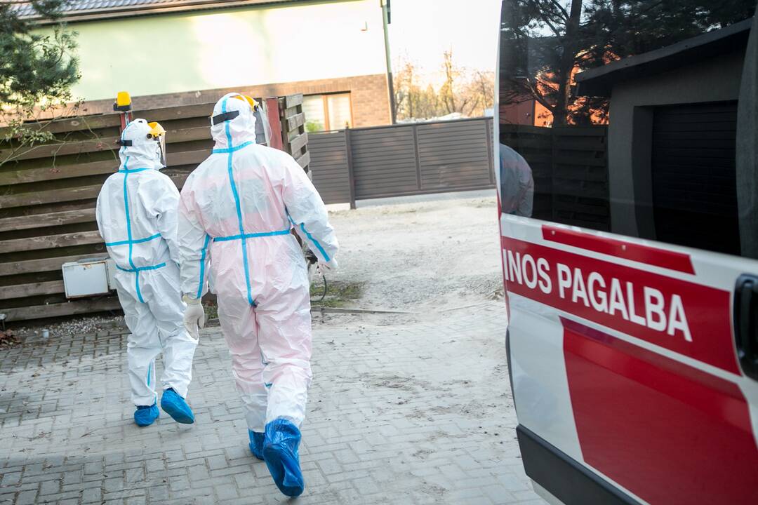 Priešakinėse linijose: su greitąja – pas COVID-19 pacientus