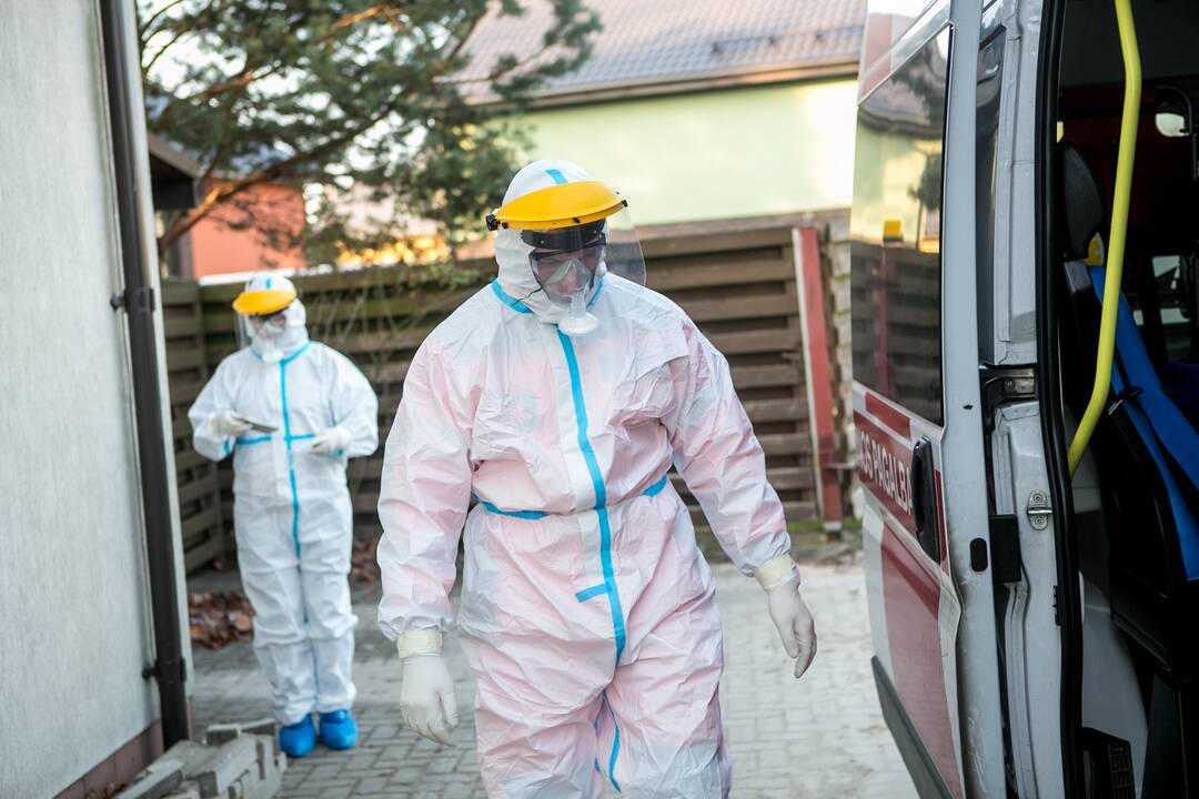 Priešakinėse linijose: su greitąja – pas COVID-19 pacientus