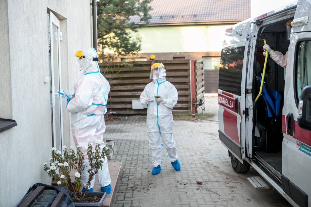 Priešakinėse linijose: su greitąja – pas COVID-19 pacientus