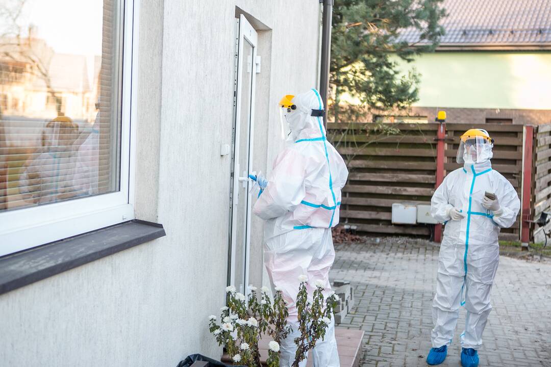 Priešakinėse linijose: su greitąja – pas COVID-19 pacientus