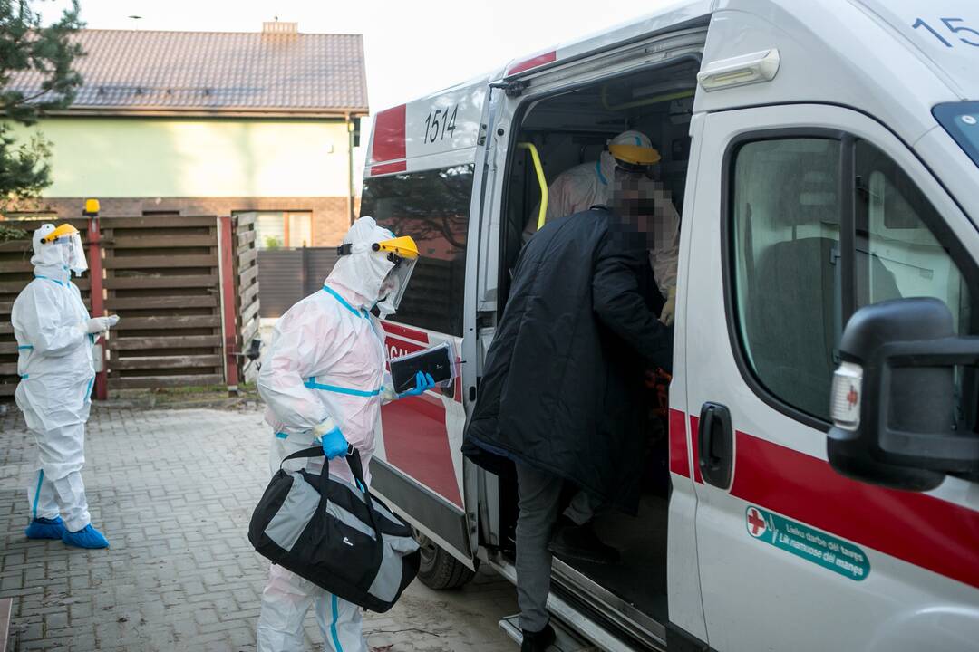 Priešakinėse linijose: su greitąja – pas COVID-19 pacientus