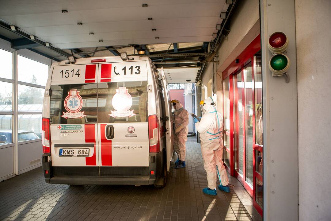Priešakinėse linijose: su greitąja – pas COVID-19 pacientus