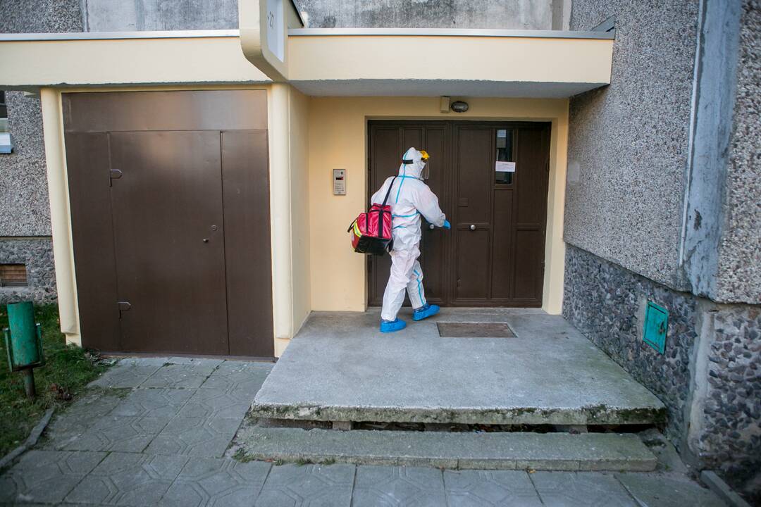 Priešakinėse linijose: su greitąja – pas COVID-19 pacientus
