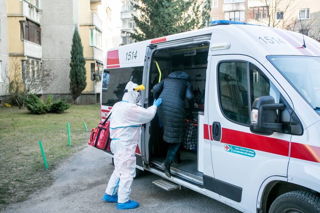 Priešakinėse linijose: su greitąja – pas COVID-19 pacientus