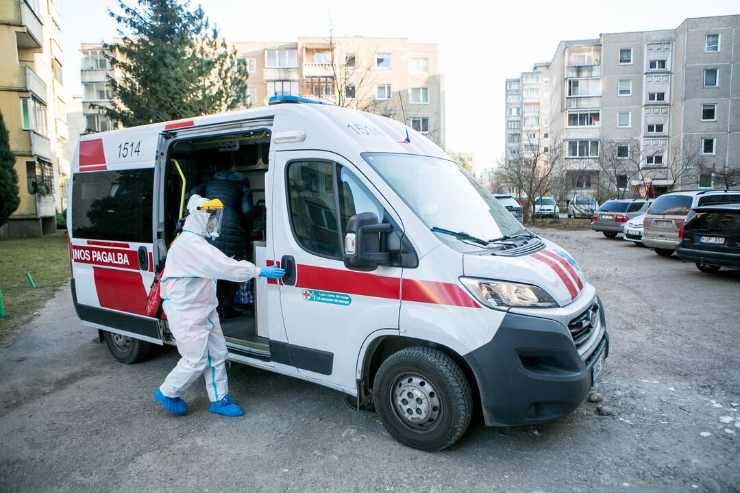 Priešakinėse linijose: su greitąja – pas COVID-19 pacientus