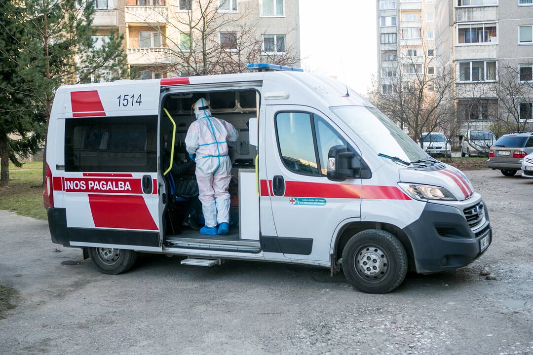 Priešakinėse linijose: su greitąja – pas COVID-19 pacientus