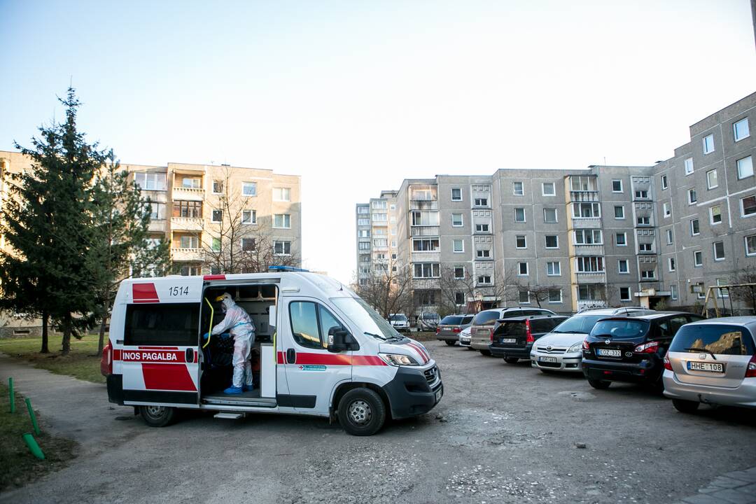 Priešakinėse linijose: su greitąja – pas COVID-19 pacientus