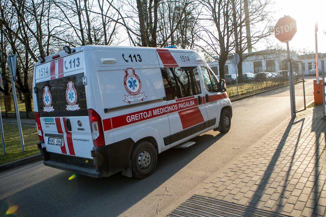 Priešakinėse linijose: su greitąja – pas COVID-19 pacientus