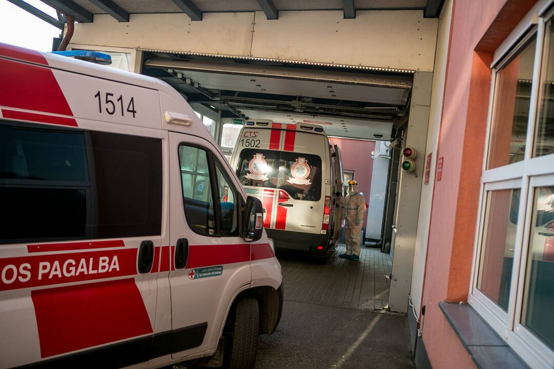 Priešakinėse linijose: su greitąja – pas COVID-19 pacientus
