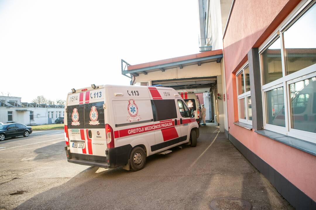 Priešakinėse linijose: su greitąja – pas COVID-19 pacientus