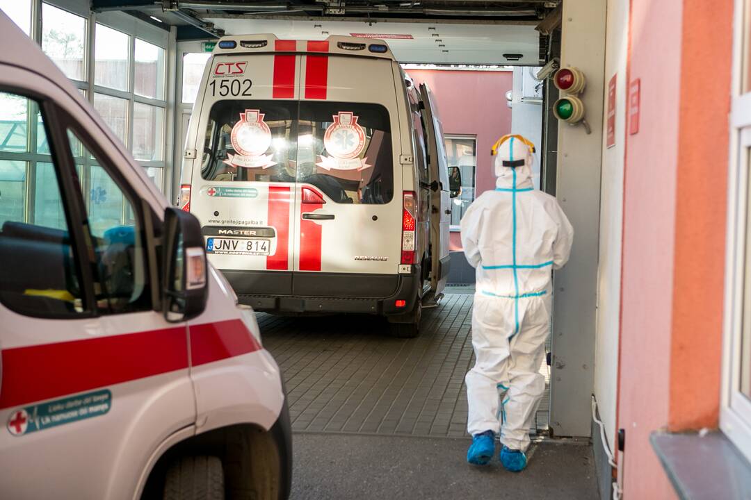 Priešakinėse linijose: su greitąja – pas COVID-19 pacientus