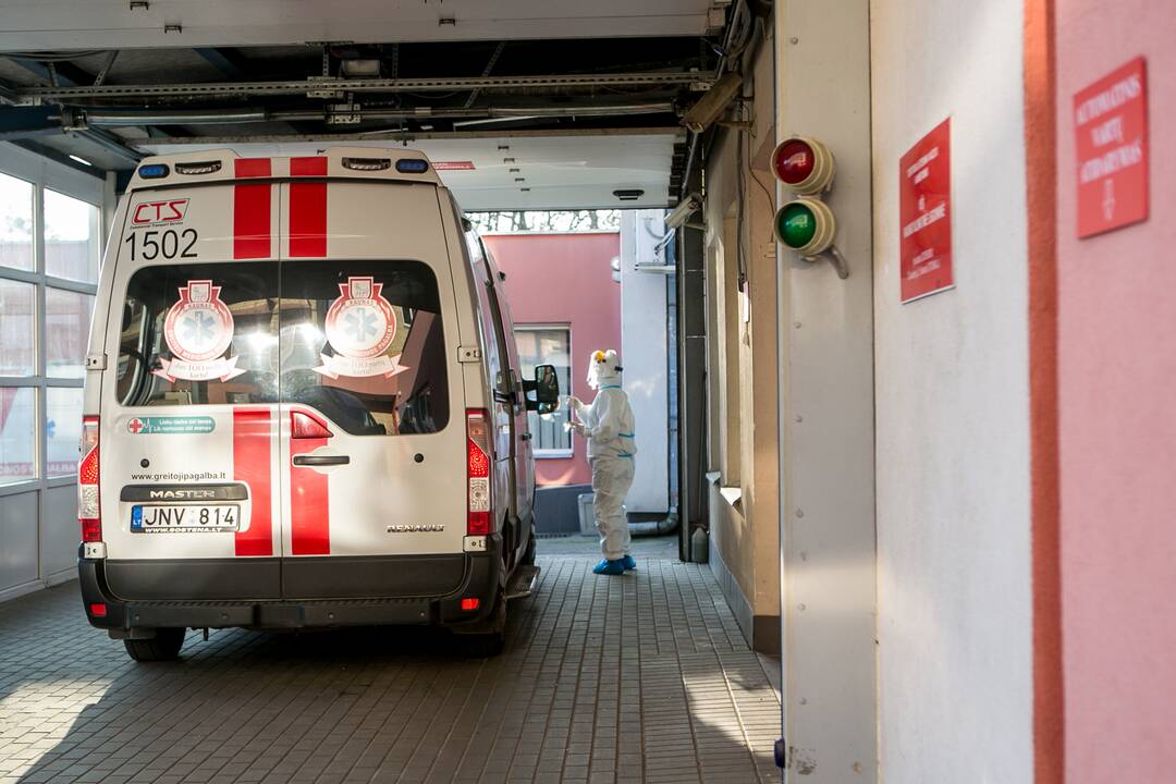 Priešakinėse linijose: su greitąja – pas COVID-19 pacientus