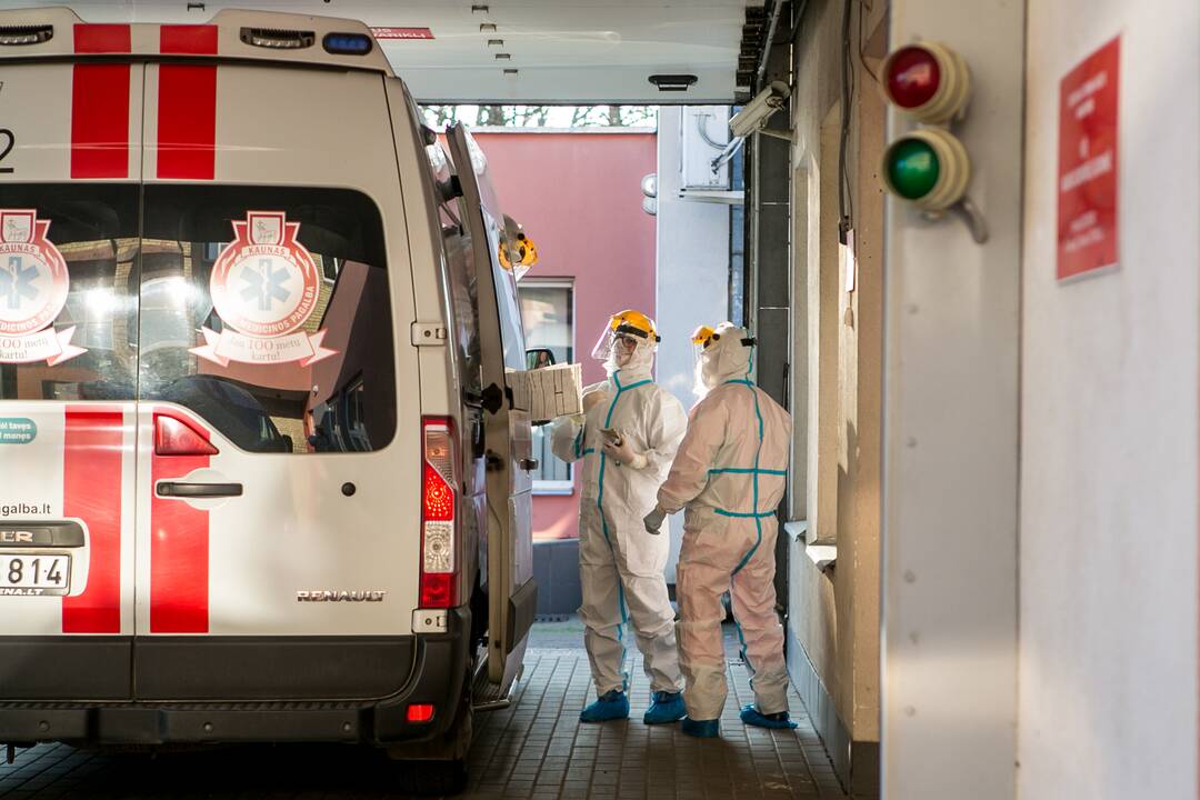 Priešakinėse linijose: su greitąja – pas COVID-19 pacientus