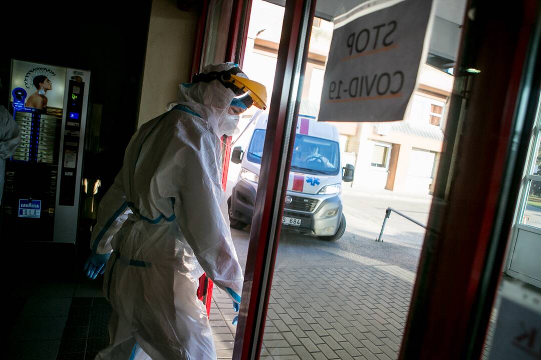 Priešakinėse linijose: su greitąja – pas COVID-19 pacientus