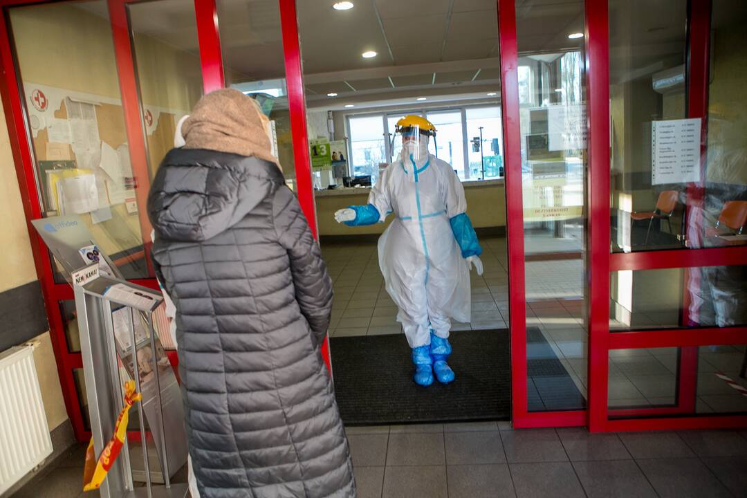 Priešakinėse linijose: su greitąja – pas COVID-19 pacientus