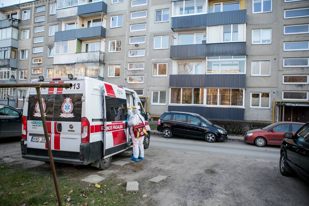 Priešakinėse linijose: su greitąja – pas COVID-19 pacientus