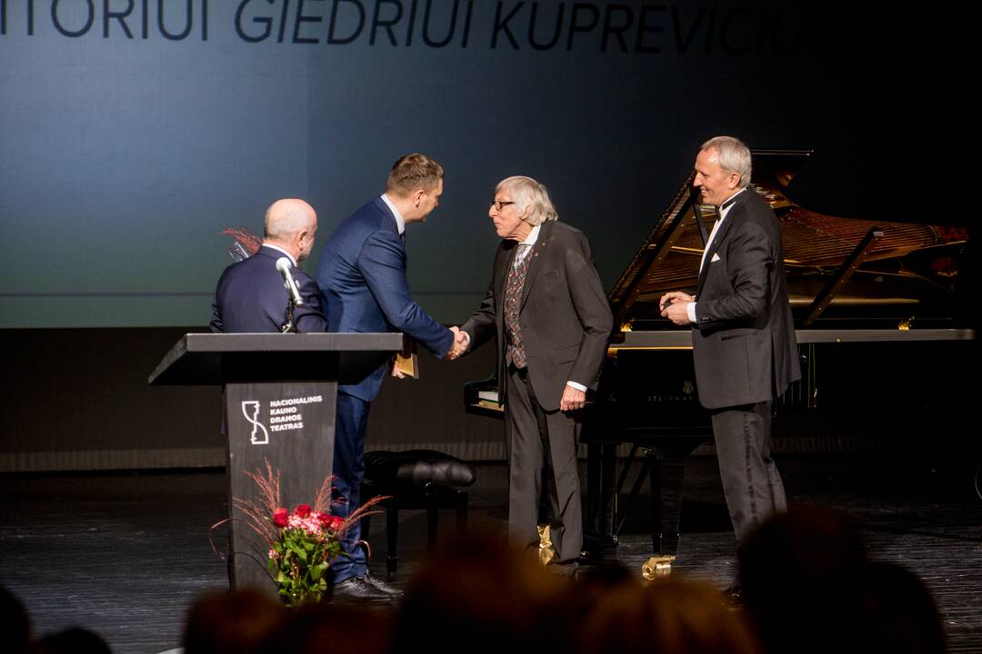 "Auksinės teatro Rūtos šakelės" apdovanojimai