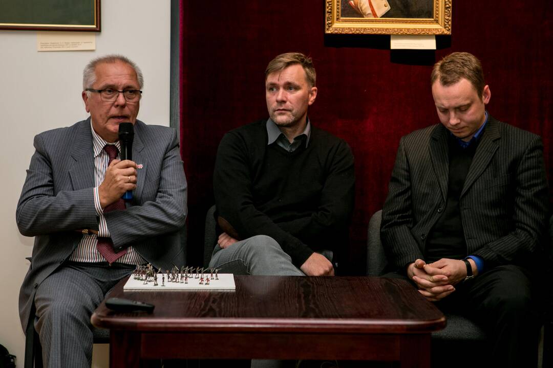 Pristatytos Lietuvos karių skulptūrėlės