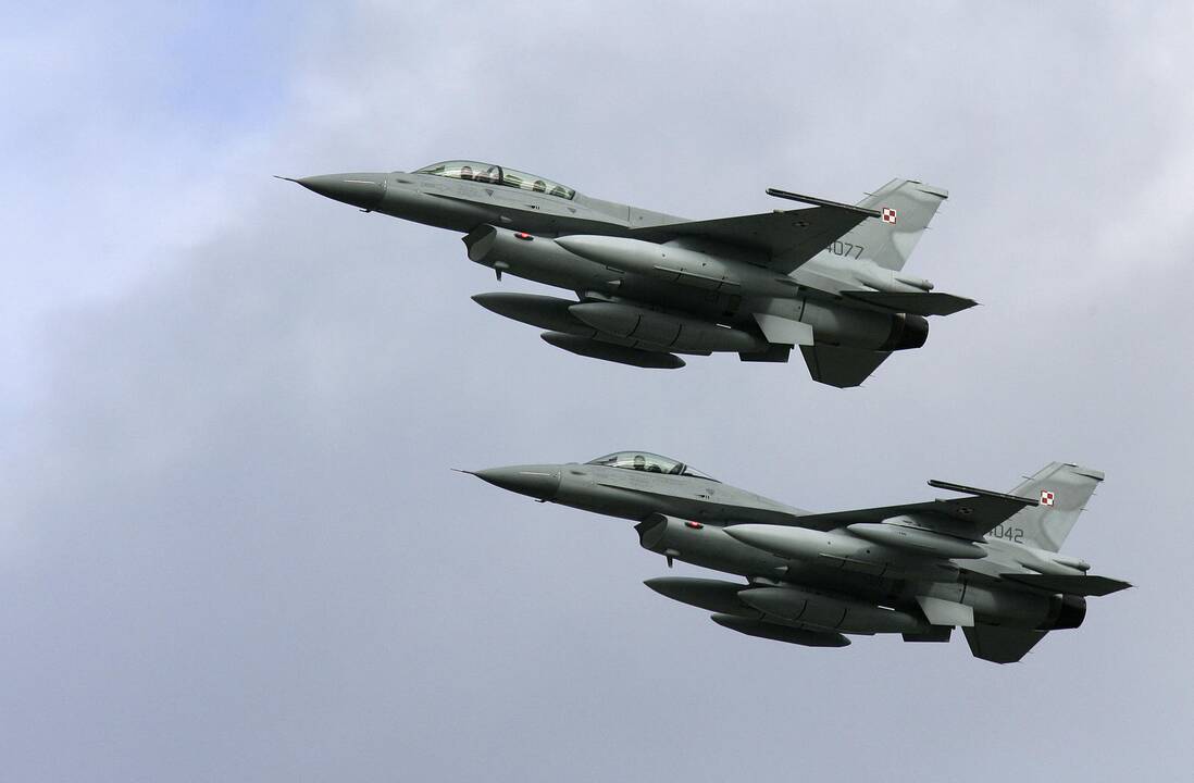 Baltijos šalių oro erdvėje patruliuoti pradeda Lenkijos aviacija