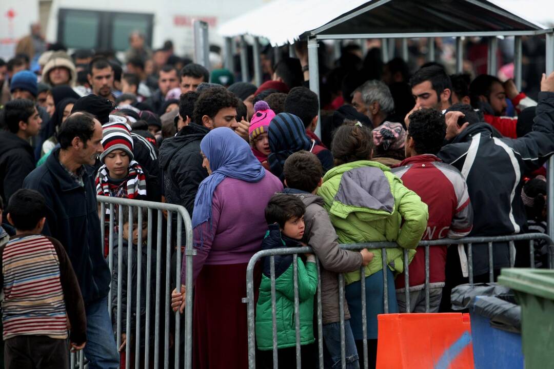 Spręsdama pabėgėlių krizę Austrija ignoruoja Graikiją 