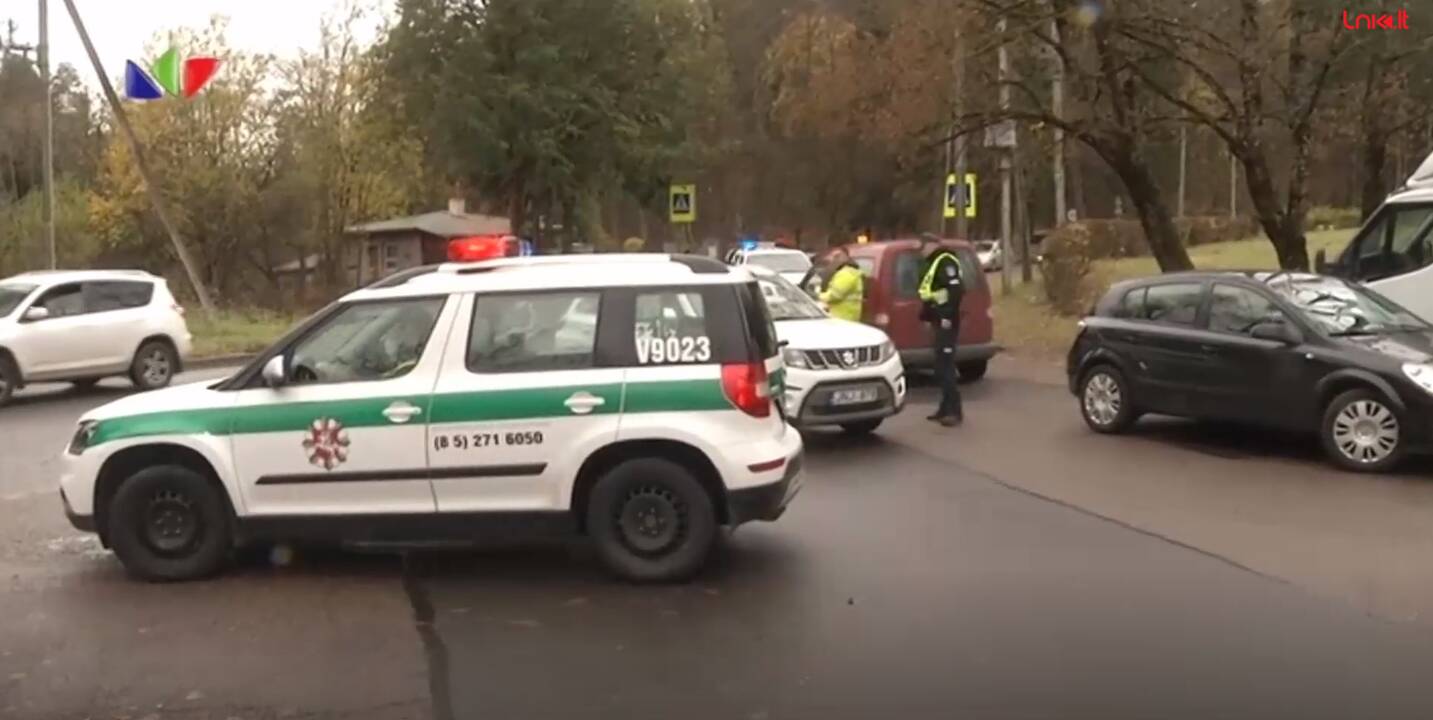 Prieš Vėlines kapinėse – didžiulės spūstys