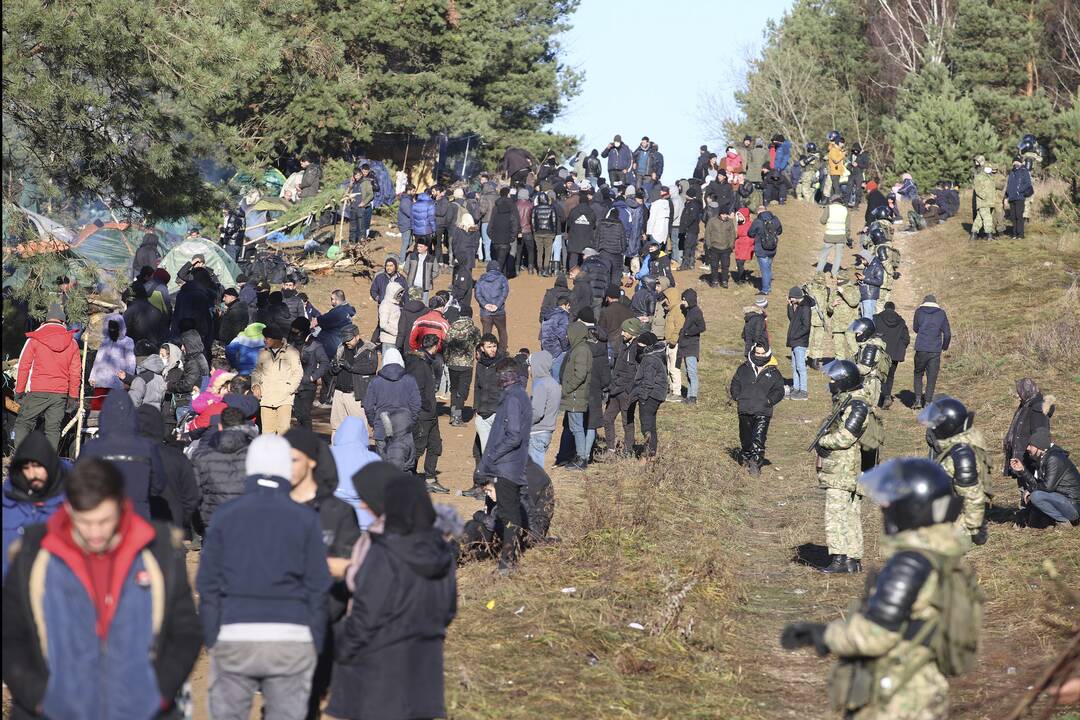 ES spaudžia 13 valstybių uždaryti migracijos per Baltarusiją kelią