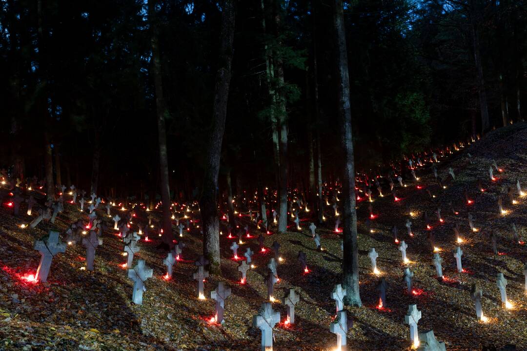Vėlinių išvakarės Vilniaus kapinėse