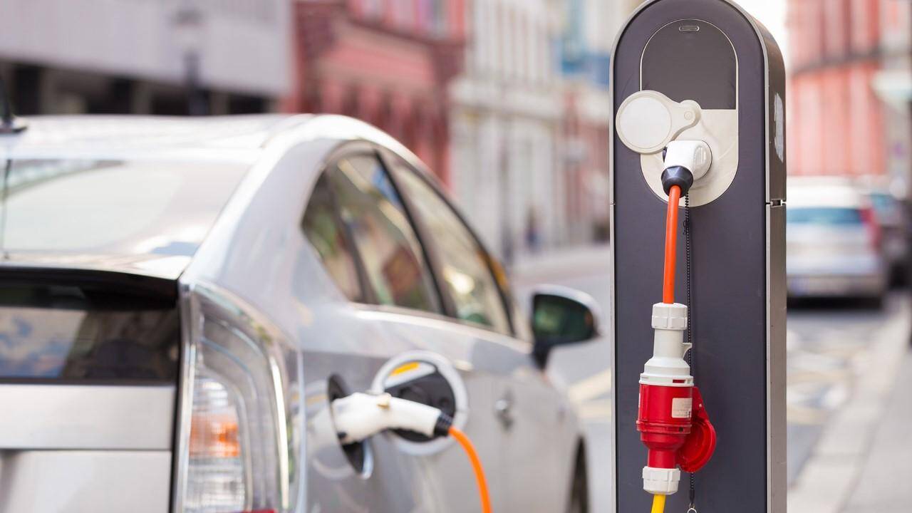 Europa siekia pirmauti lenktynėse dėl elektromobilių pardavimo, o kaip Lietuva?