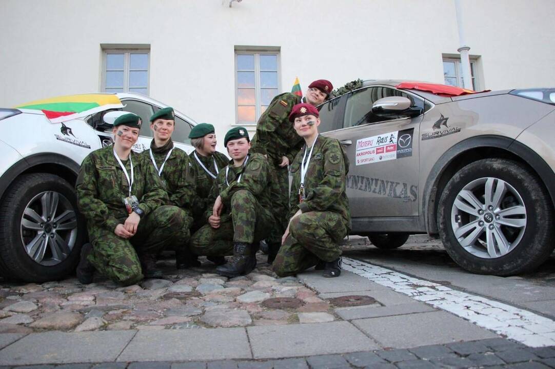Karių ralio komanda: dalyvauja tik merginos