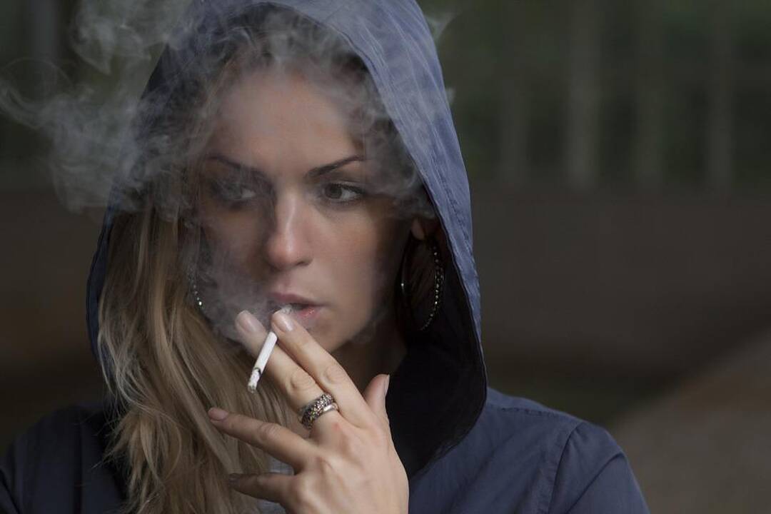 Gydytojai atsako, kodėl niekaip nepavyksta mesti rūkyti