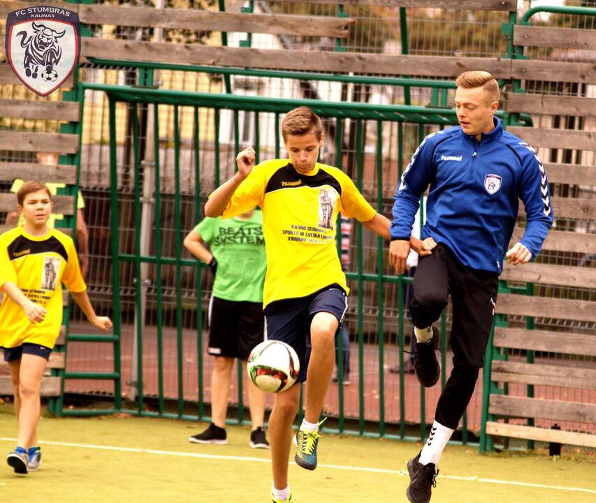 „Stumbro“ futbolininkai iš anksto paminėjo Kūno kultūros ir sporto dieną