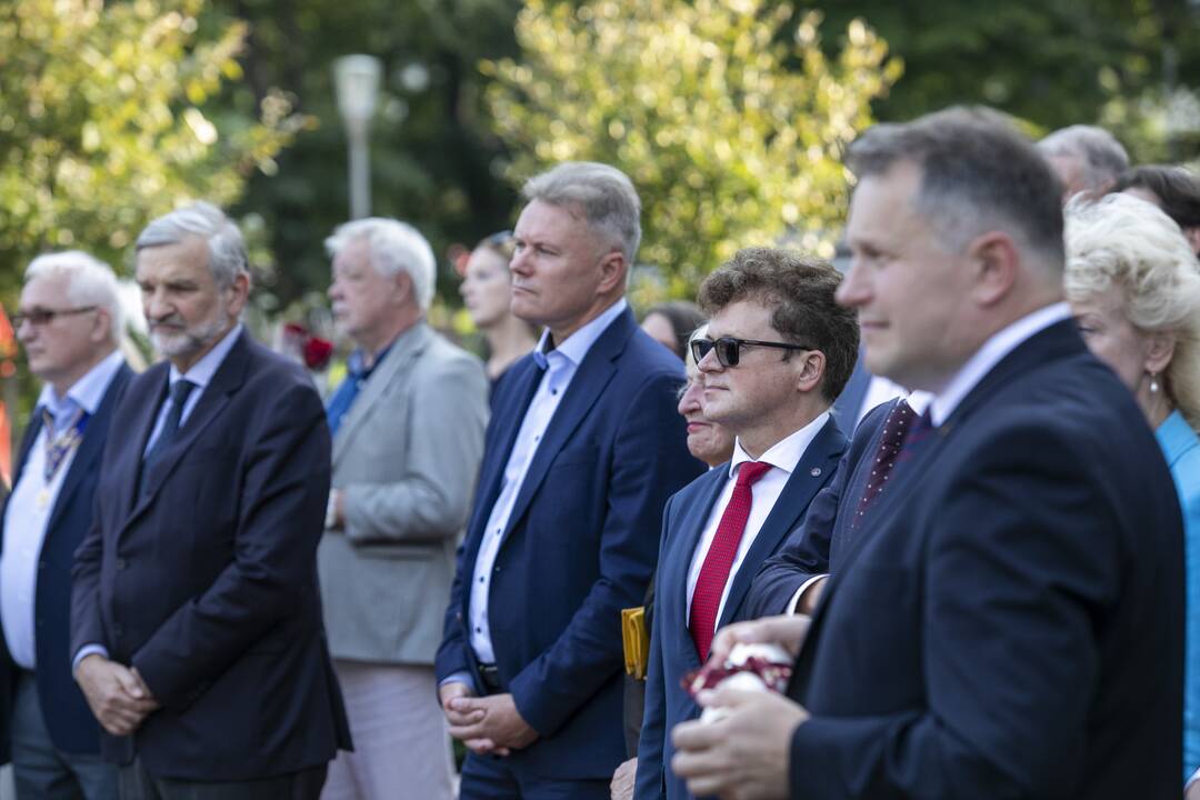 Kunigaikštienės Bonos Sforcos bareljefo atidengimas
