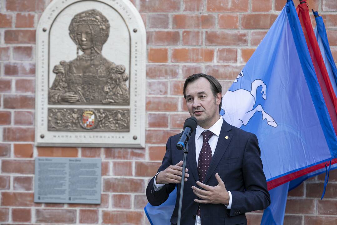 Kunigaikštienės Bonos Sforcos bareljefo atidengimas