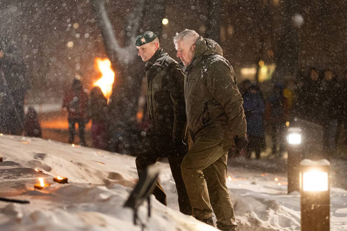 Atminimo laužų uždegimo ceremonija prie Lietuvos nacionalinio radijo ir televizijos pastato