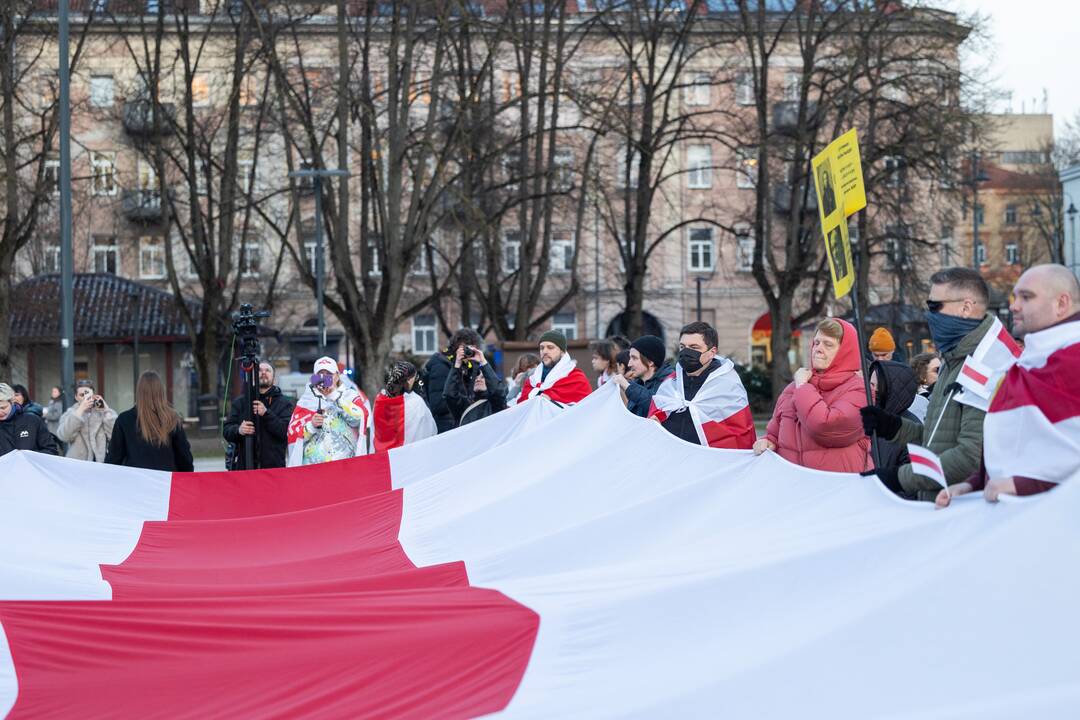 Keli šimtai baltarusių Vilniuje paminėjo Laisvės dieną