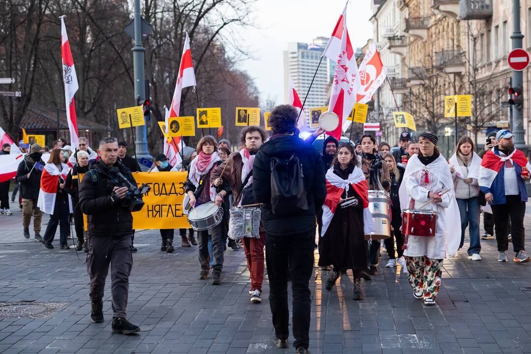 Keli šimtai baltarusių Vilniuje paminėjo Laisvės dieną