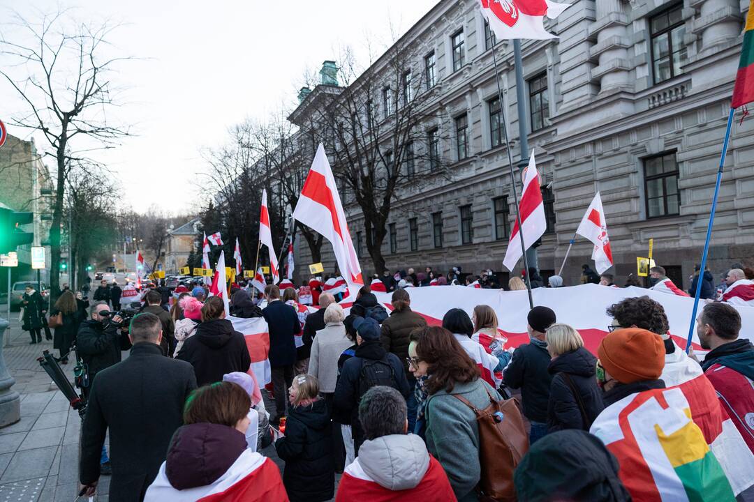 Keli šimtai baltarusių Vilniuje paminėjo Laisvės dieną