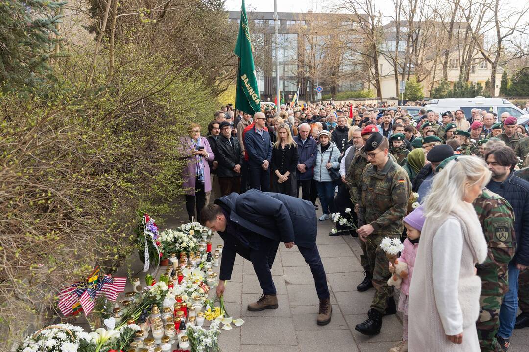 JAV karių pagerbimas prie JAV ambasados Vilniuje