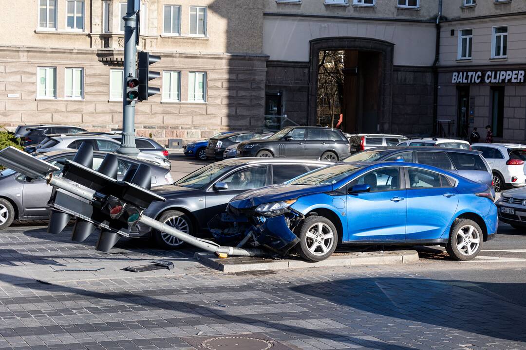 Zvonkus prie Seimo sukėlė avariją