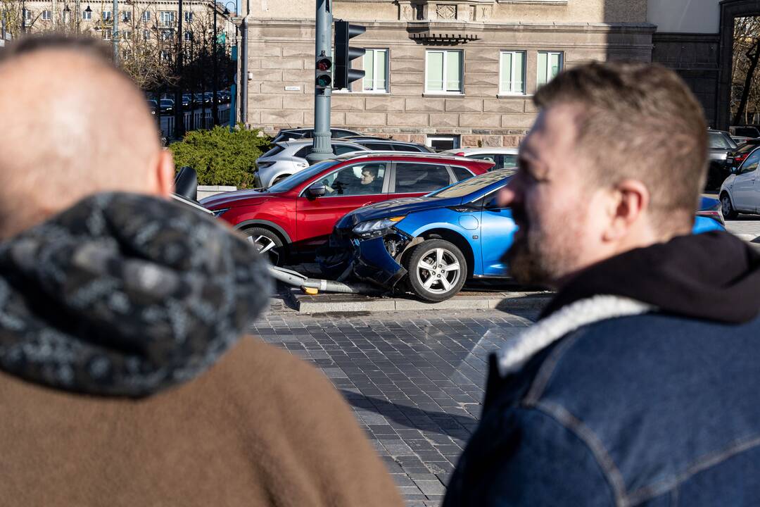 Zvonkus prie Seimo sukėlė avariją