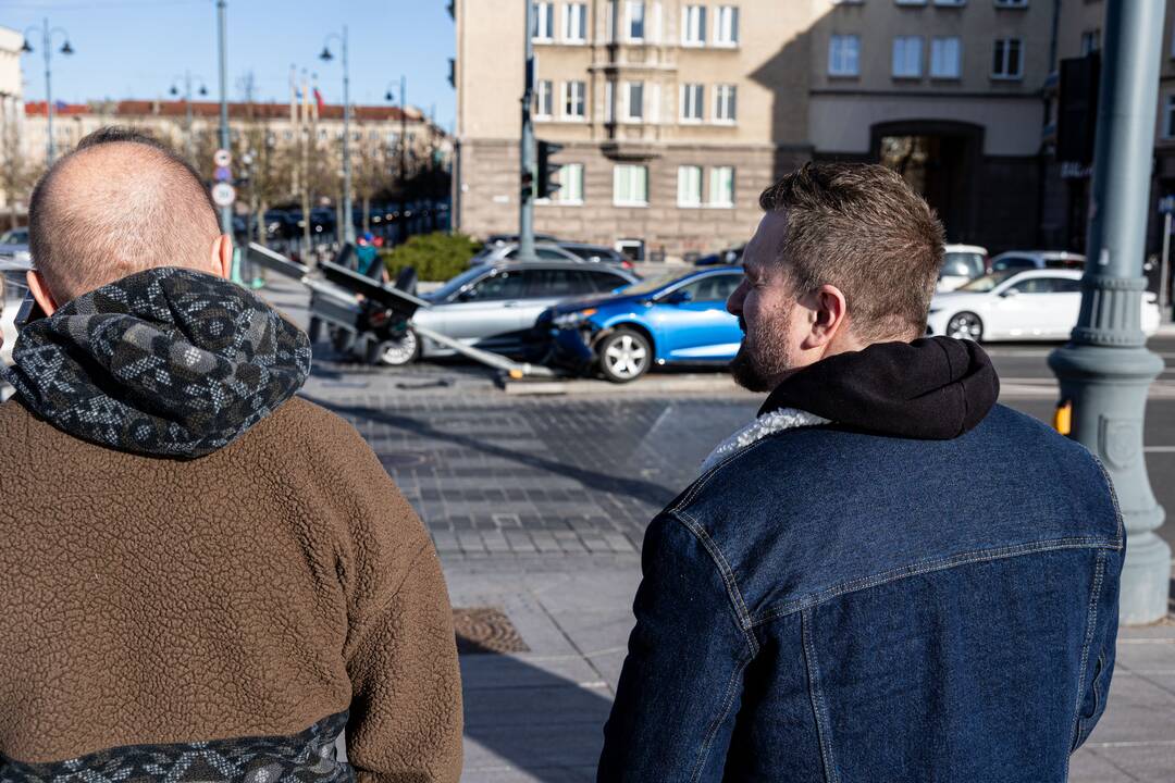 Zvonkus prie Seimo sukėlė avariją