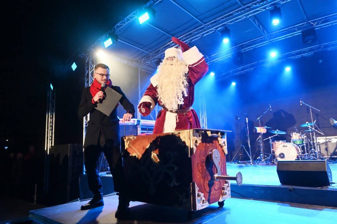Marijampolėje nušvito kalėdinė eglutė